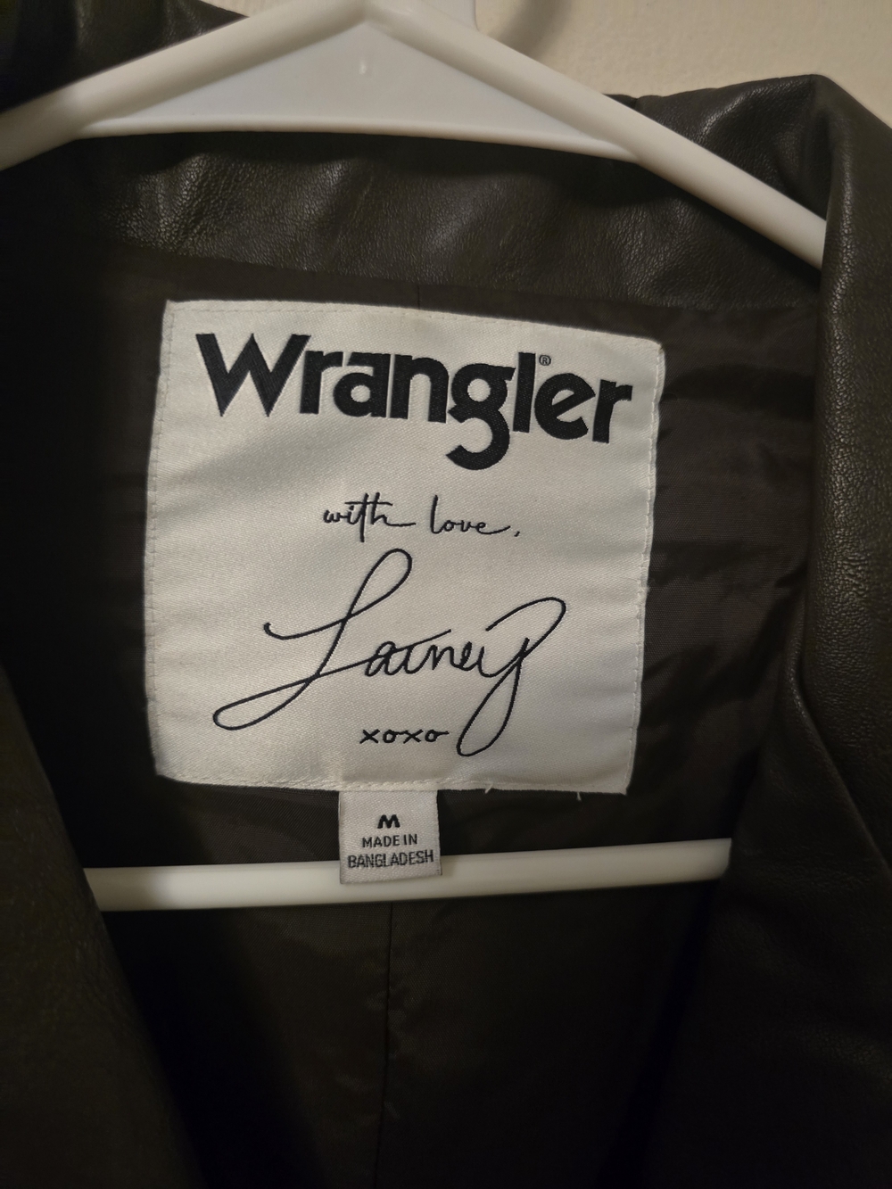 RARE NWT Wrangler Lainey Wilson Dark Brown Leather Fringe Jacket with Cream Yoke - Picture 3 of 7